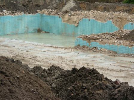 9 - Demontage zweier Schwimmbecken III