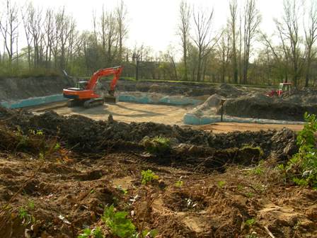 5 - Die alten Grundmauern des Schwimmbades