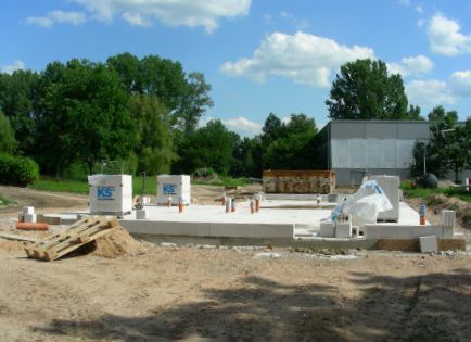 8 - Der Umkleidetrakt vor dem nächsten Bauabschnitt  I